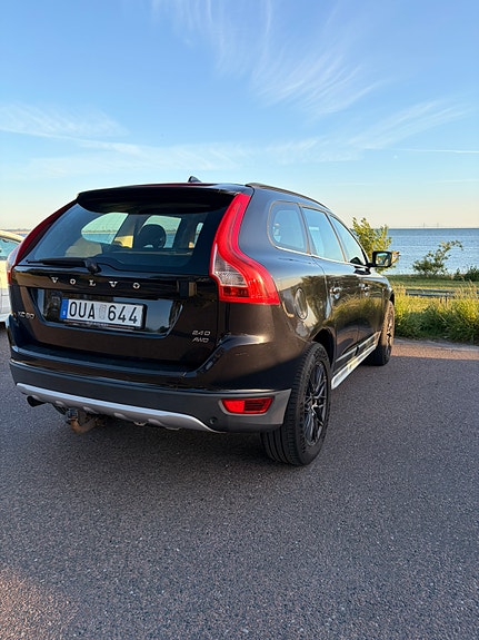 Volvo XC60 2 of 9