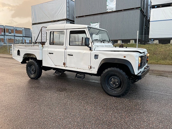 Land Rover Defender 130 6 of 9