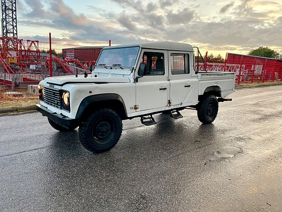 Land Rover Defender 130 3 of 9