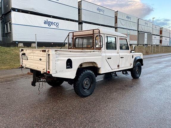 Land Rover Defender 130 7 of 9