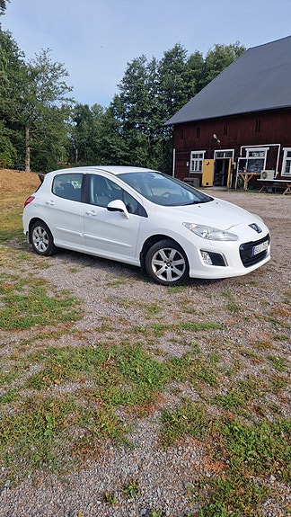 Peugeot 308 2 of 10