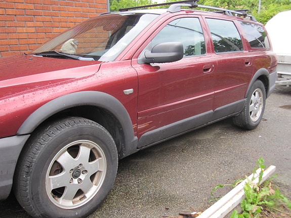 Volvo XC70 2 of 6