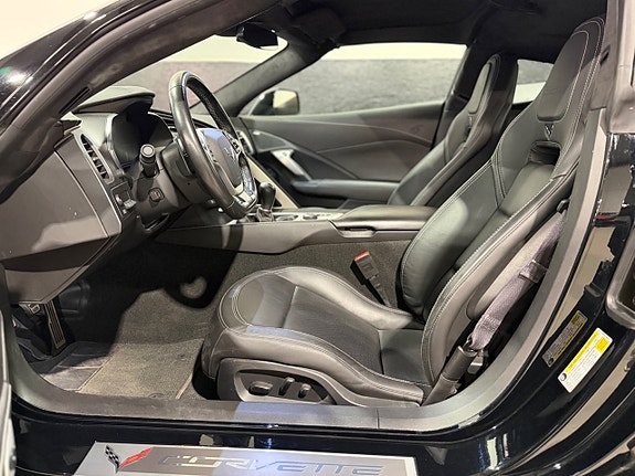 Chevrolet Corvette 9 of 18