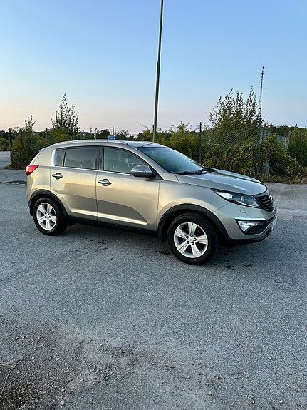 Kia Sportage 2 of 8