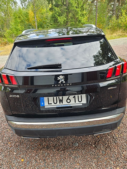 Peugeot 3008 2 of 8