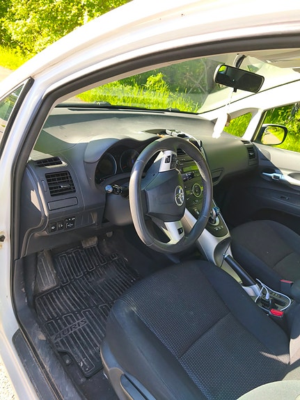 Toyota Auris 5 of 9