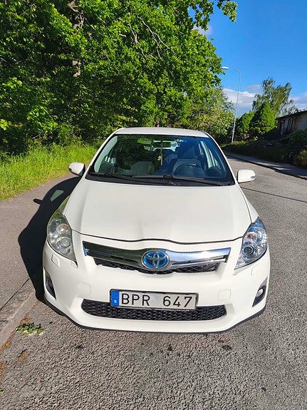 Toyota Auris 2 of 9