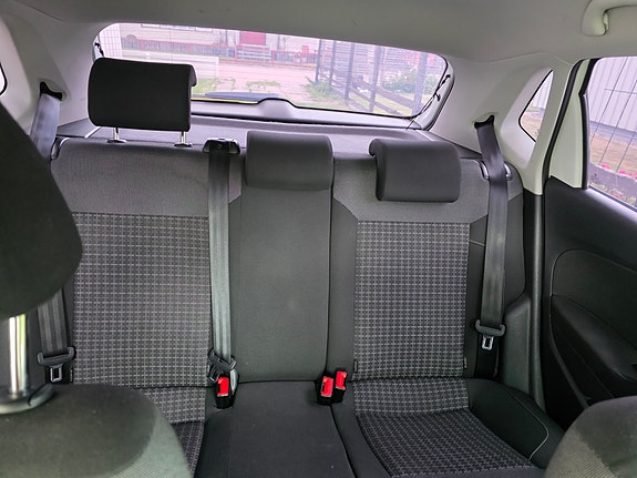 Volkswagen Polo 6 of 8