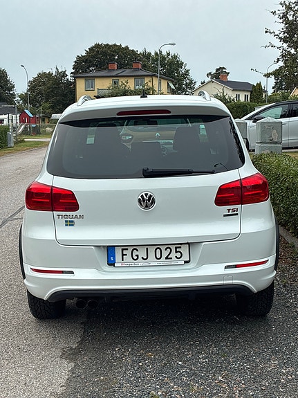 Volkswagen Tiguan 3 of 4