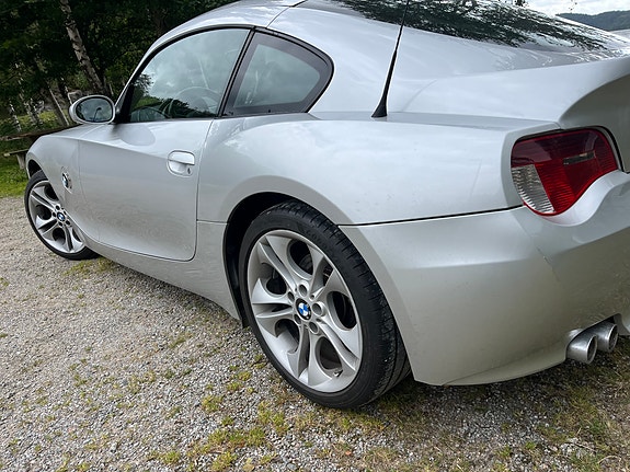 BMW Z4 2 of 6