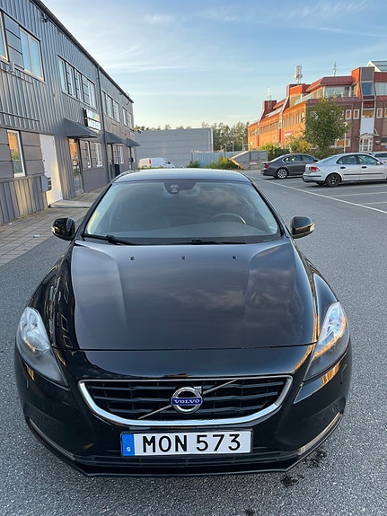 Volvo V40 2 of 6