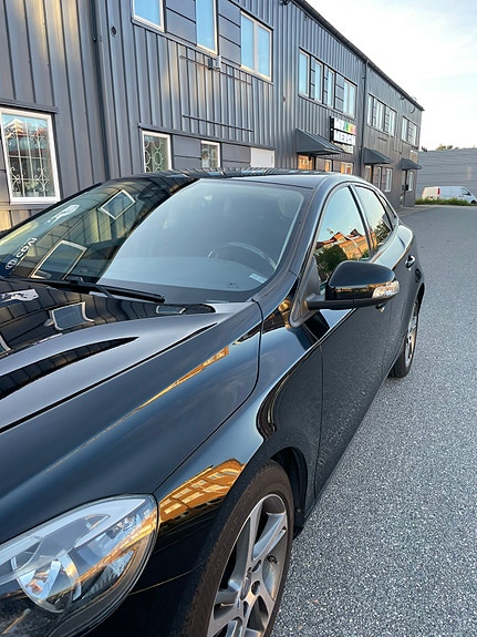 Volvo V40 3 of 6