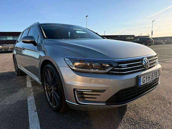 Volkswagen Passat 2 of 8