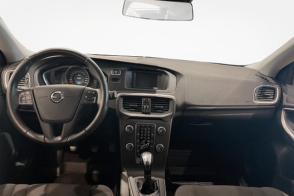 Volvo V40 8 of 15