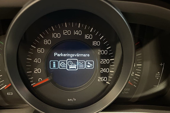 Volvo V40 11 of 15