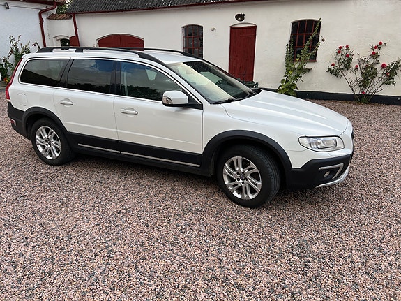 Volvo XC70 2 of 13