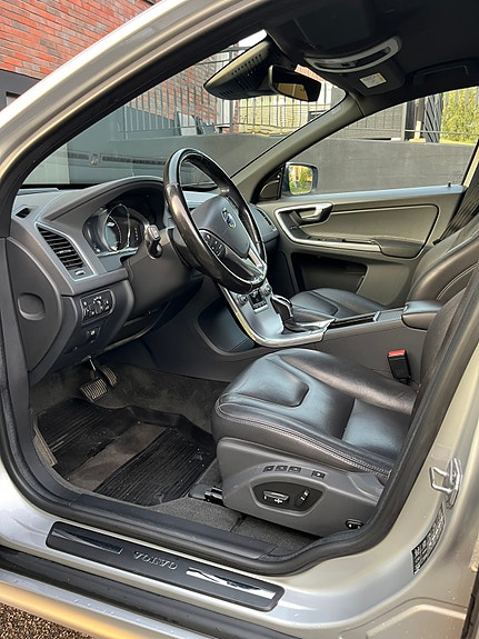 Volvo XC60 3 of 8
