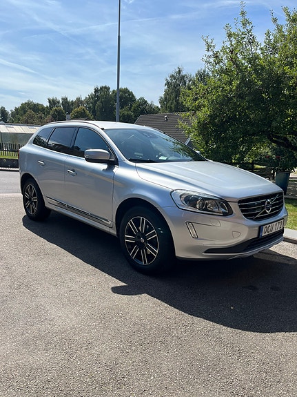 Volvo XC60 2 of 8