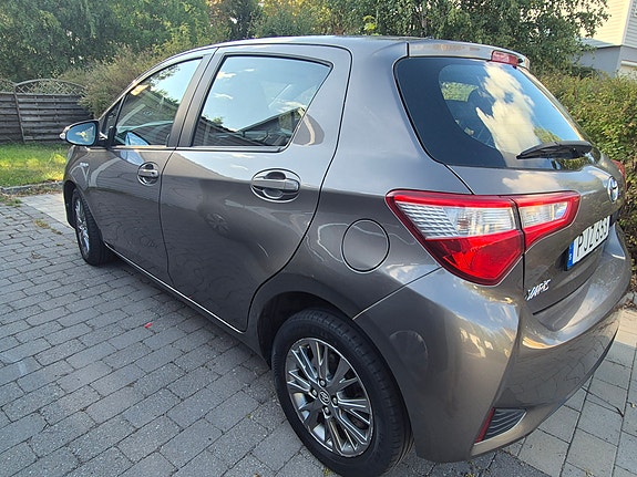Toyota Yaris 4 of 5