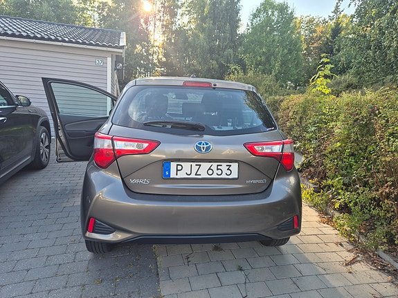 Toyota Yaris 5 of 5