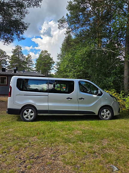 Renault Trafic 2 of 3