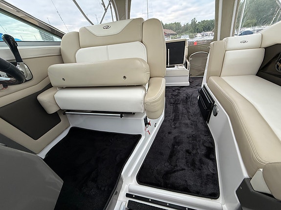 Regal 28 Express 2012 | Volvo Penta 300 hk | 401 h | Mycket gjort 7 of 15