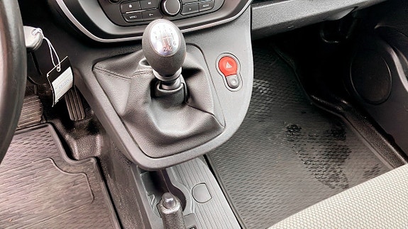 Nissan NV250 12 of 14