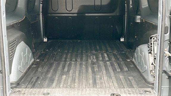 Nissan NV250 10 of 14