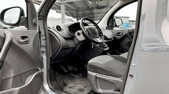 Nissan NV250 14 of 14