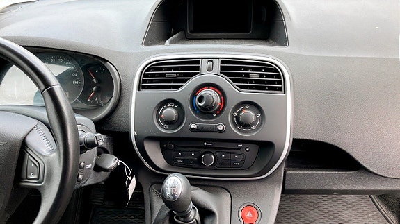 Nissan NV250 4 of 14