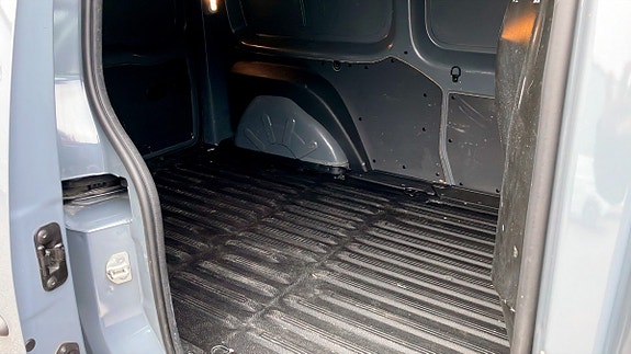 Nissan NV250 5 of 14