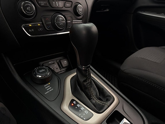 Jeep Cherokee 23 of 30