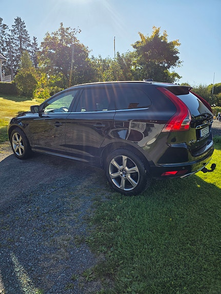Volvo XC60 2 of 4