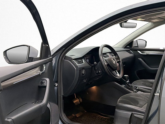 Skoda Octavia Scout 11 of 30