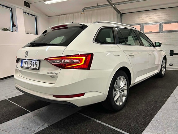 Skoda Superb 2 of 19