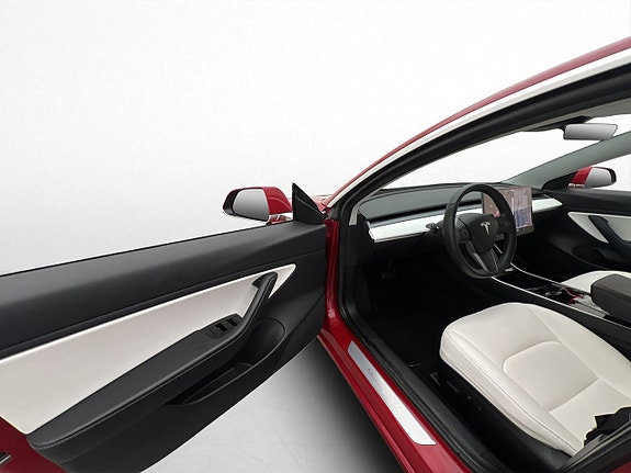 Tesla Model 3 11 of 30