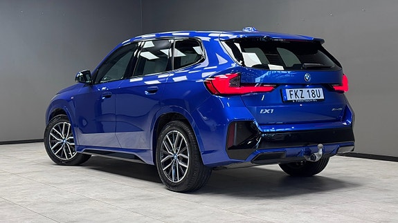 BMW iX1 17 of 25