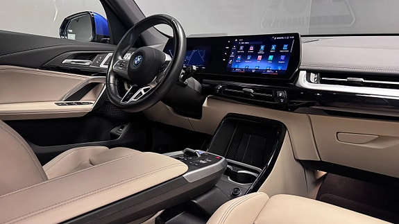 BMW iX1 9 of 25