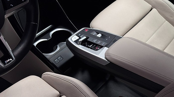 BMW iX1 23 of 25