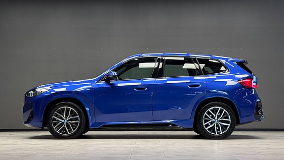 BMW iX1 6 of 25