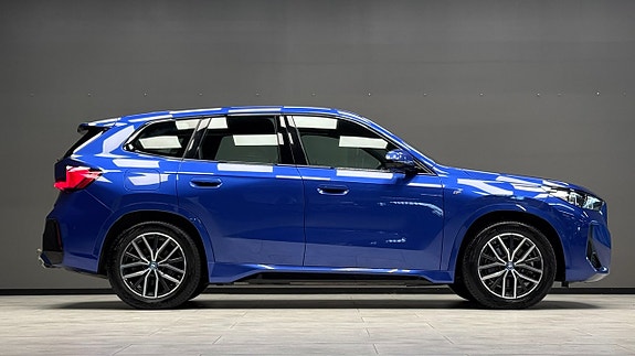 BMW iX1 5 of 25