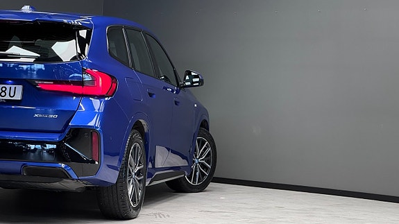 BMW iX1 19 of 25