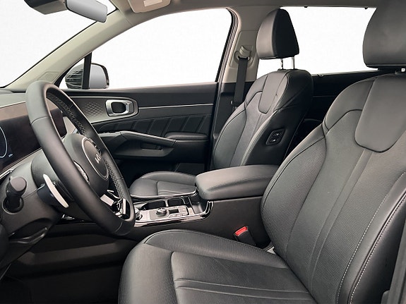 Kia Sorento 12 of 30