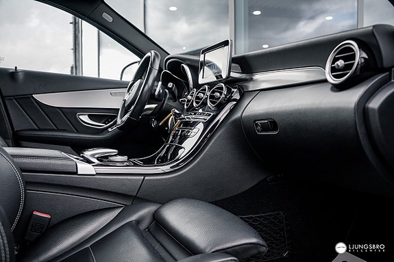 Mercedes-Benz C220 11 of 13