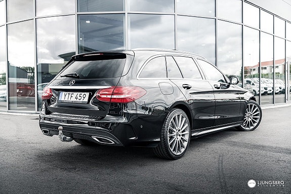Mercedes-Benz C220 2 of 13