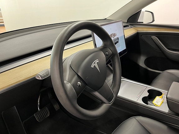 Tesla Model Y 8 of 17