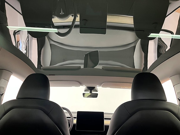 Tesla Model Y 10 of 17