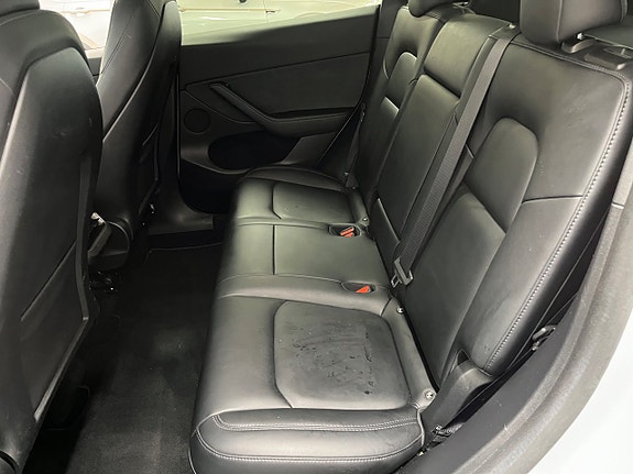 Tesla Model Y 17 of 17