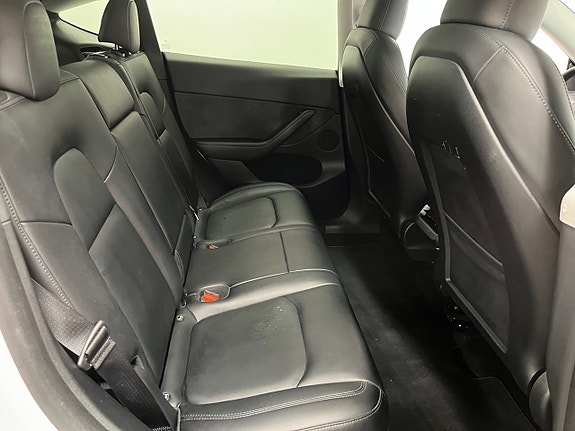 Tesla Model Y 16 of 17