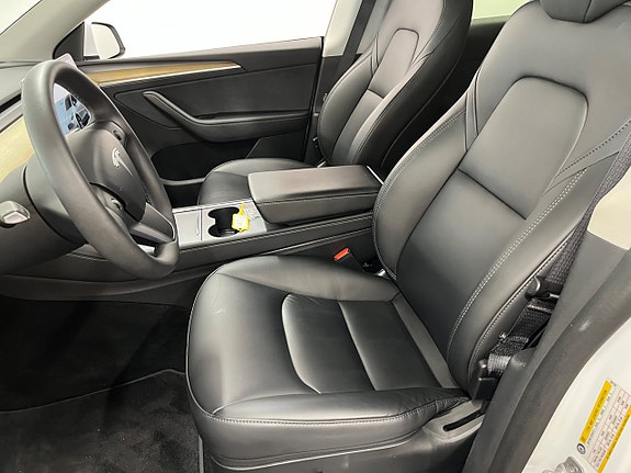 Tesla Model Y 5 of 17